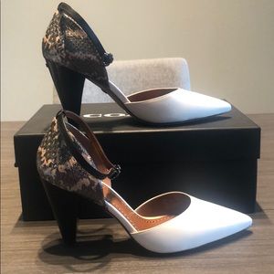 Coach Wynne ankle strap heals 8.5 NEW in box.